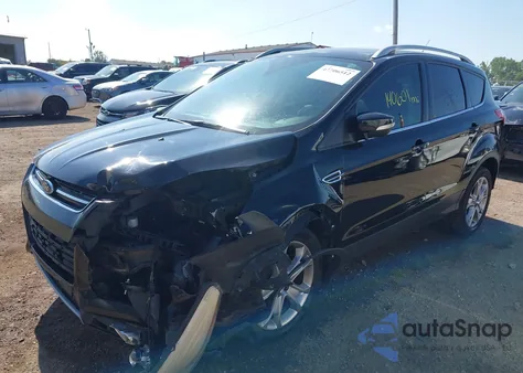 2016 Ford Escape Titanium z USA, uszkodzony, nr VIN 1FMCU9J91GUA95296